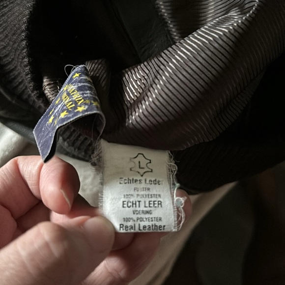 Large Leather Jacket - Picture 5 of 5